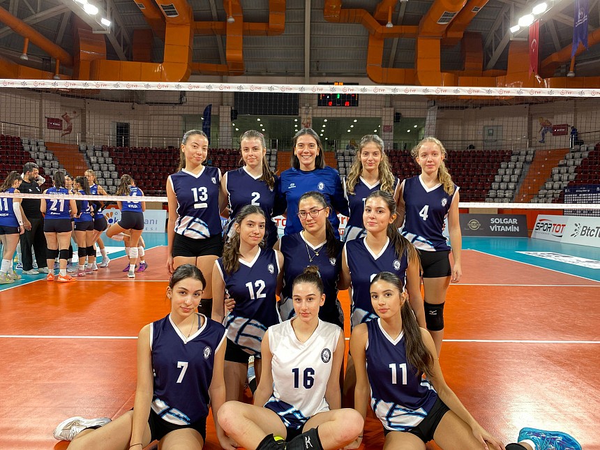 Voleybol Genç Kız Takımımız Sezonun İlk Karşılaşmasında Galibiyet Kazandı