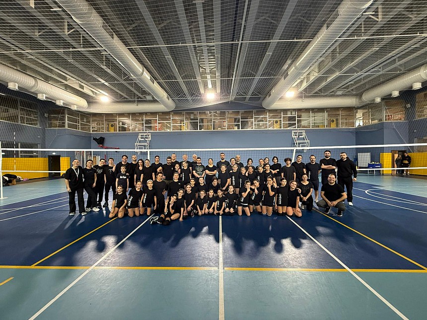 Yeni Yıl Voleybol Turnuvasında Kıyasıya Rekabet Yaşandı Kazanan Dostluk Oldu